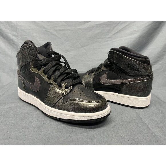 Nike Boys Jordan 1 Retro High (GS) 2016 Black Patent Size 4.5 NEW NO BOX! - Picture 1 of 11